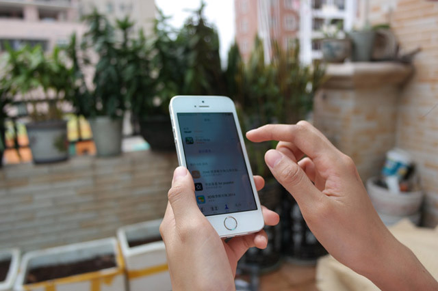 Professional using a smartphone for mobile coordination